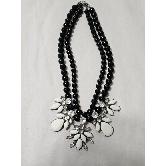 White & Black Statement Necklace Faux Jewellery - Picture 3 of 6